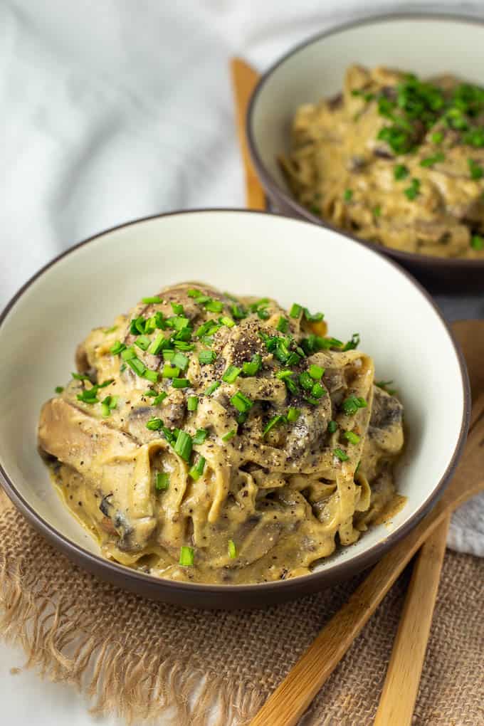Fettucine with creamy mushroom sauce is vegan and low enough in carbs for ketogenic diets